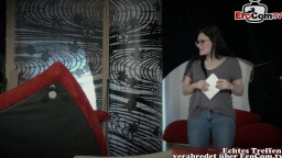 Geiles Pornoluder vögelt ihren Kollegen – Büro-Fick pur